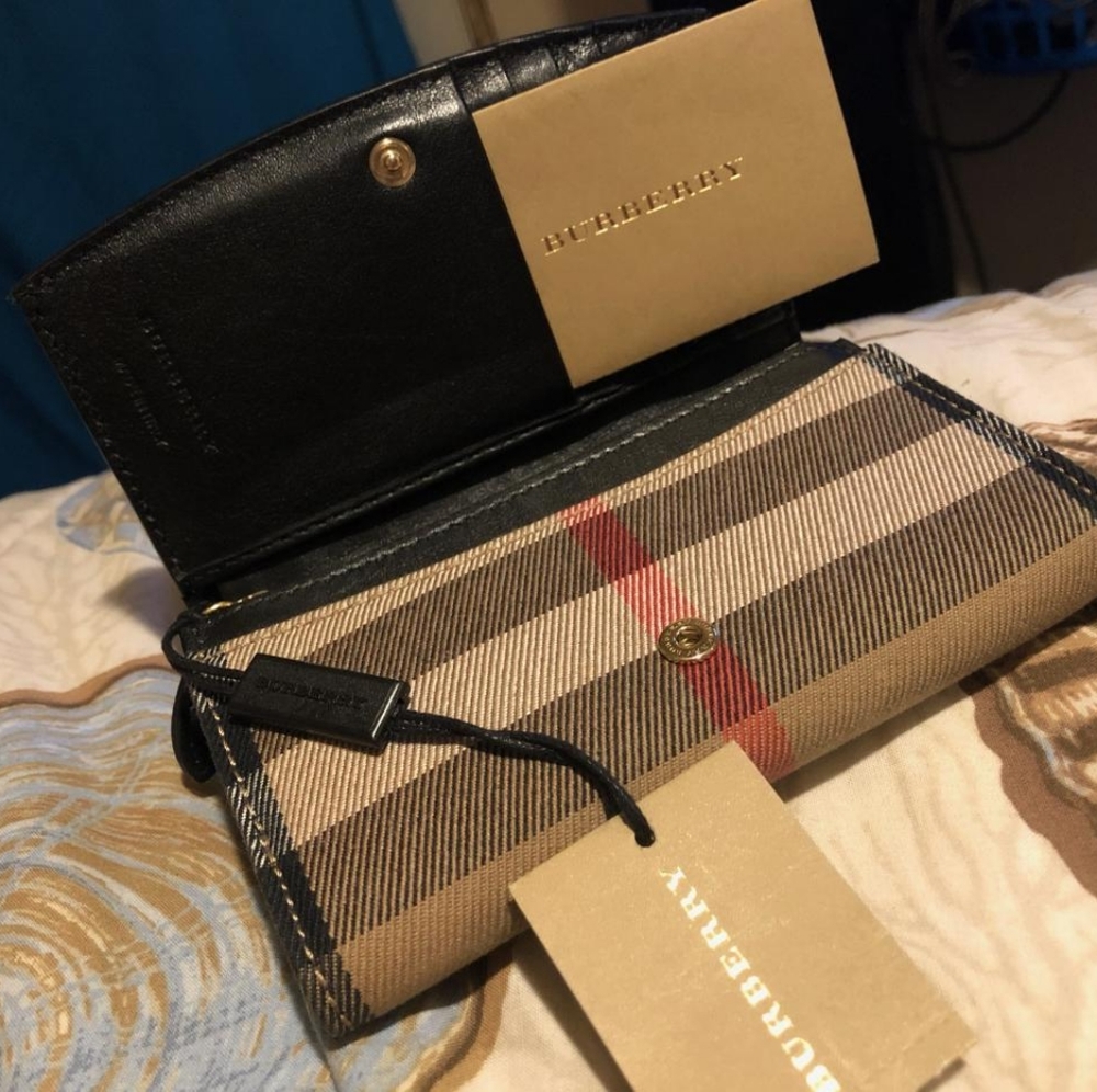 Burberry Wallet - Picture 2 of 3